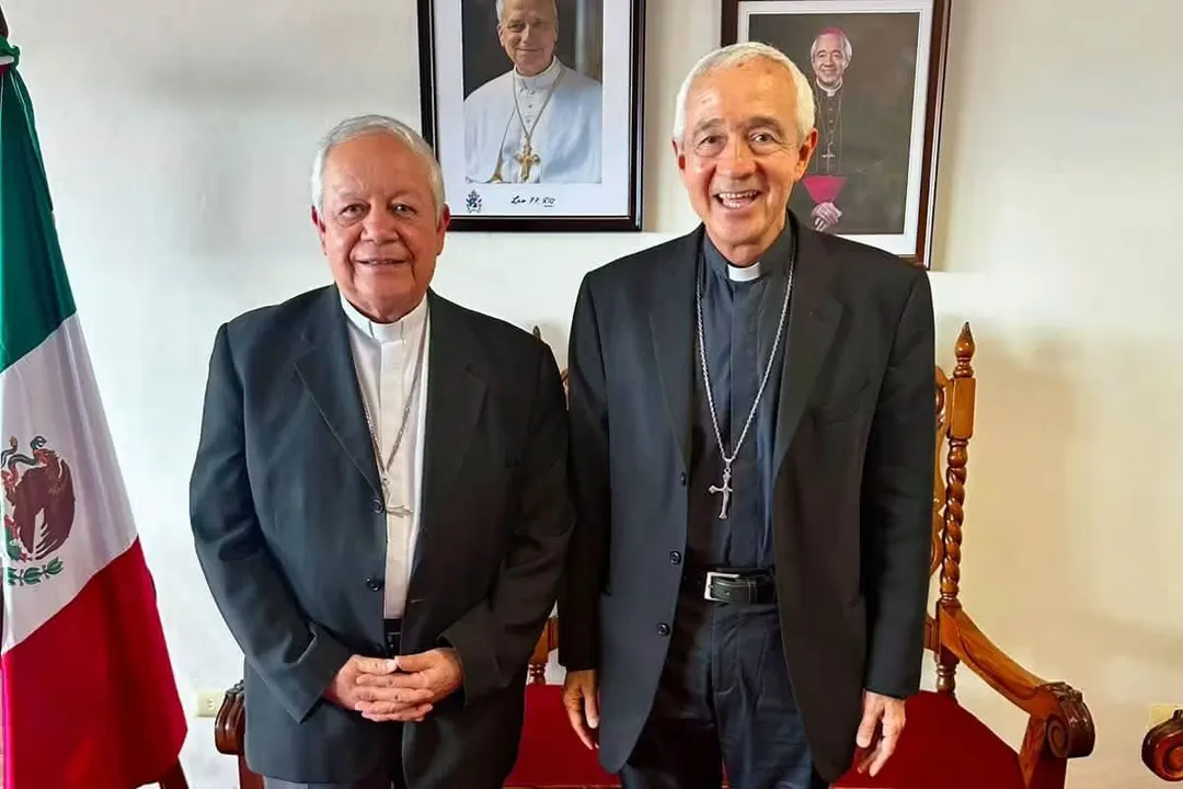 Víctor Sánchez Espinosa, administrador apostólico de la Arquidiócesis de Puebla, y Jorge Carlos Patrón Wong, próximo arzobispo de Puebla. Foto: Especial