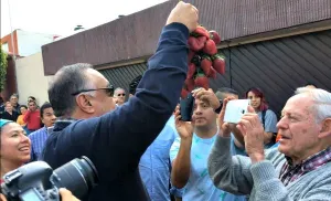 Michoacano vende tonelada de fresa en una hora con ayuda de las redes sociales