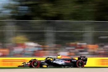Max Verstappen se adueña de la pole position del GP de Australia; Checo saldrá desde la tercera posición
