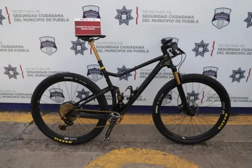Recuperó policia municipal de Puebla bicicleta de montaña; un hombre fue detenido