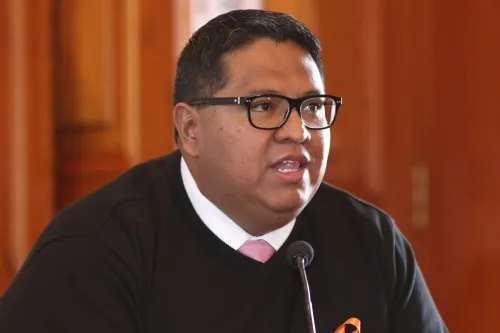 Grúas con elevación de 15 toneladas y retroexcavadoras contratará el municipio de Puebla