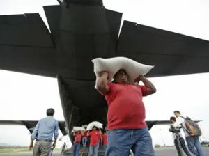 Plan aéreo y terrestre garantiza 10 días de abasto en Oaxaca: Meade