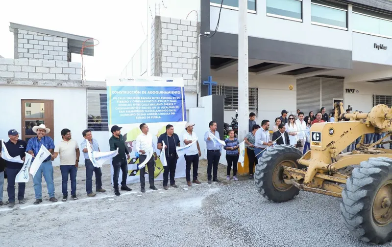 ADOQUINAMIENTO EN AVENIDAS DE SAN BERNARDINO TLAXCALANCINGO