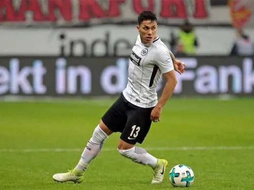 Carlos Salcedo alargará su aventura europea