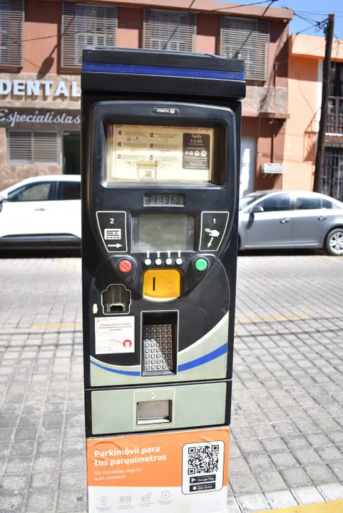 Apoya gobierno estatal colocación de parquímetros en Puebla capital