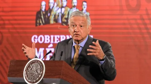 AMLO y su reto mortal a la pandemia