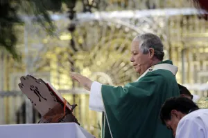 Arzobispo pide recordar a fallecidos durante Todos Santos
