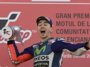 Jorge Lorenzo gana el MotoGP de Valencia