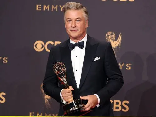 Alec Baldwin le ‘dedica’ su Emmy a Donald Trump