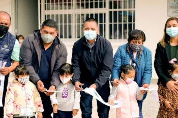 Entrega Edmundo Tlatehui dos aulas didácticas en el Preescolar Alfredo Nobel