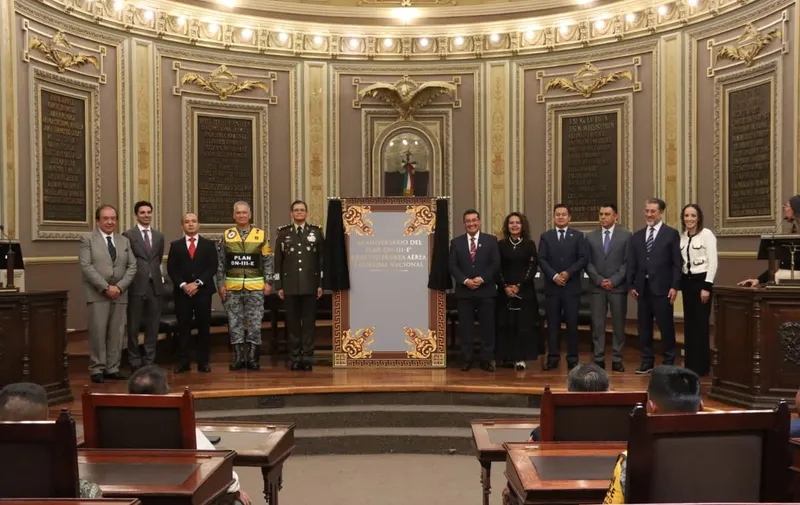 Con la develación de letras doradas en el Muro de Honor del Congreso de Puebla, conmemoran el 60 aniversario del Plan DN-III-E