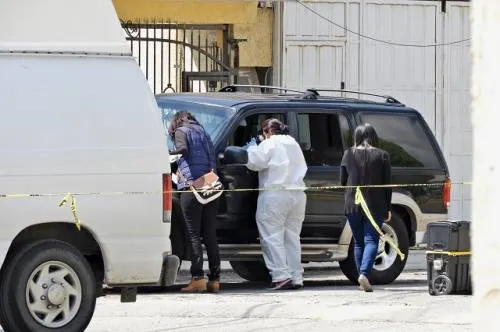 Al interior de camioneta, hallan cuerpos de 2 hombres ejecutados en Cañada Morelos