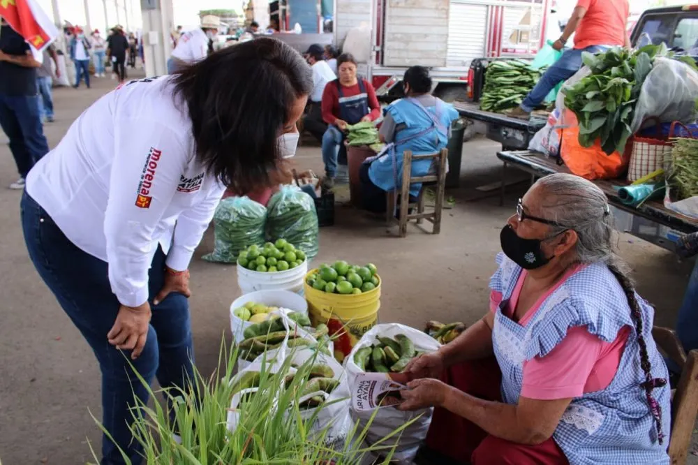 Ariadna Ayala reafirma a productores y comerciantes, su convicción de transformar Atlixco