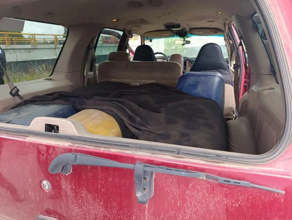 Camioneta con presunto hidrocarburo