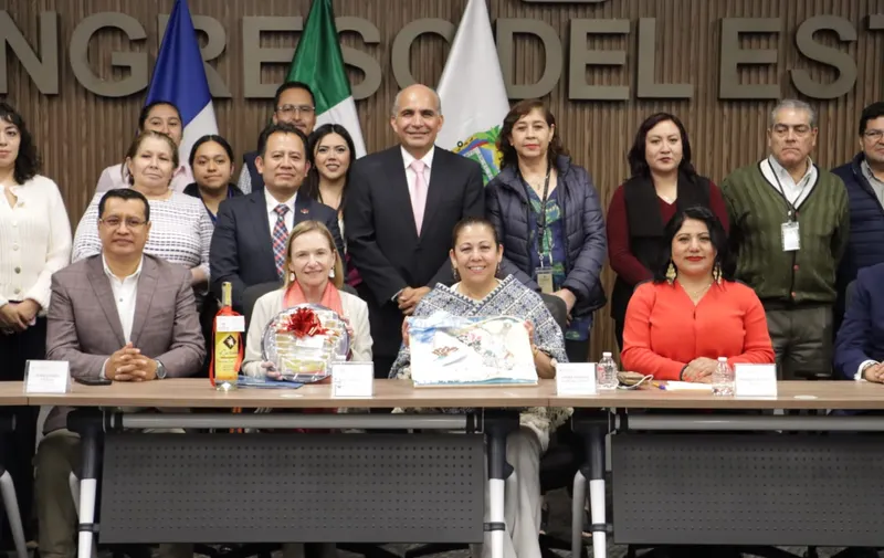 Recibe Congreso de Puebla la visita de la embajadora de Francia en México