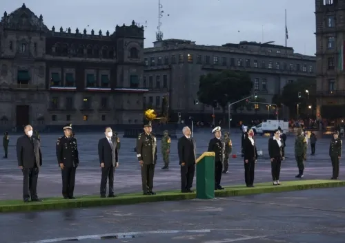 AMLO iza bandera a media asta por víctimas de los sismos de 1985 y 2017