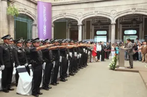 Eduardo Rivera toma protesta a primer grupo de policías asimilados