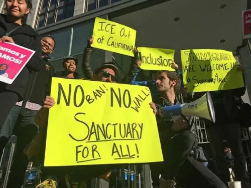 Trump amaga con llevar caso de ciudades santuario a la Suprema Corte