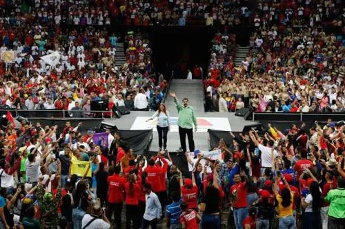 Video: Maduro presenta logo para su campaña de reelección
