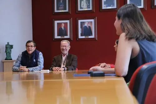 Trabajo conjunto entre coordinadores y alumnos: Desempeño de excelencia en CENEVAL