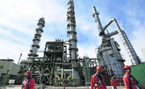 Pemex no encuentra proveedor de crudo ligero