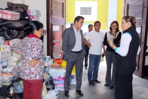 MEAMV da banderazo de salida a camiones con víveres para Guerrero