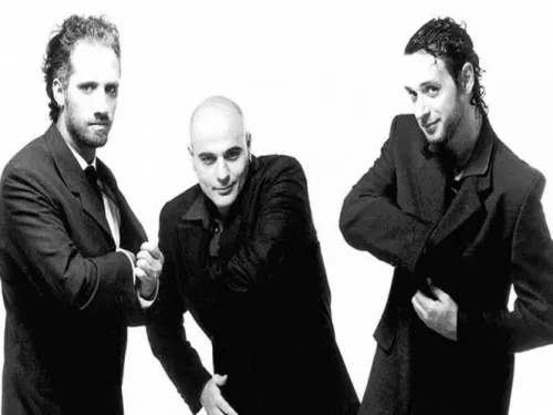 Soda Stereo inicia gira con concierto cargado de nostalgia