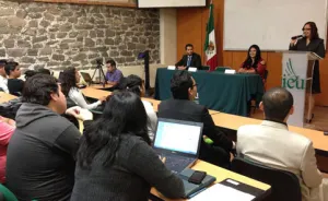 Destinan adictos al celular 639 minutos de su tiempo al día: KaraoKulta