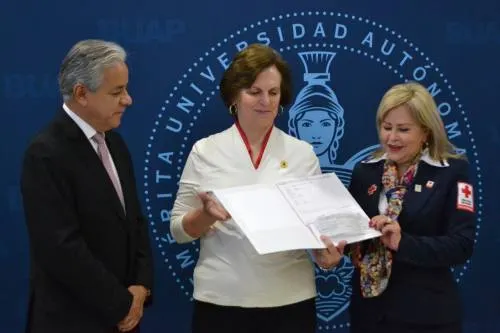 BUAP entrega donativo a la Cruz Roja Mexicana, delegación Puebla, para su colecta 2018