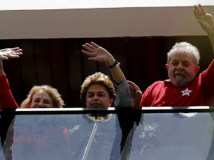 Presidenta Rousseff visita a Lula tras su interrogatorio