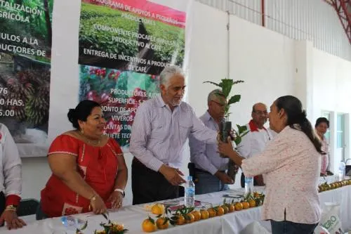 SAGARPA entrega recursos a productores de la sierra Nororiente de Puebla