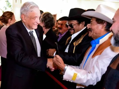 López Obrador apoyará a compositores en defensa de sus derechos