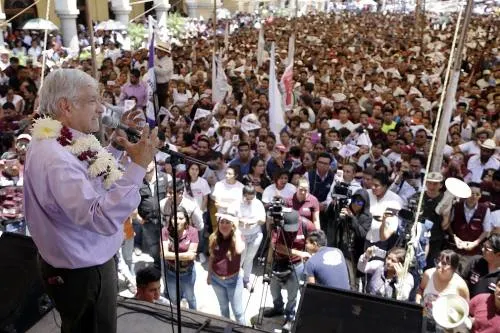 AMLO se reunirá con maestro en Oaxaca; profesores están hartos de que los usen como método represivo