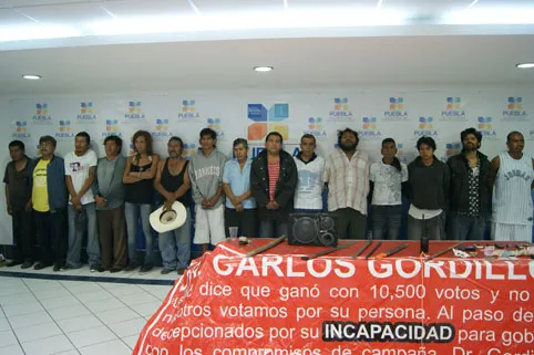 Recuperan alcaldía de Izúcar; hay 21 detenidos