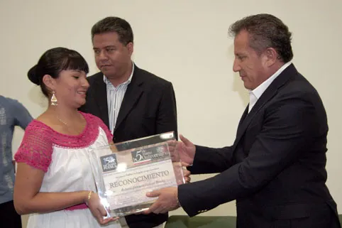 Recibe EAI reconocimiento del Mariachi Estampa Universitaria y del Ballet Tecuani