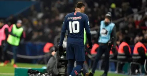 Neymar volvió a lesionarse el pie derecho; podría ser operado