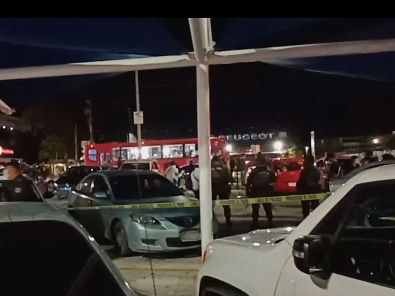 Balean a taxista en Cancún