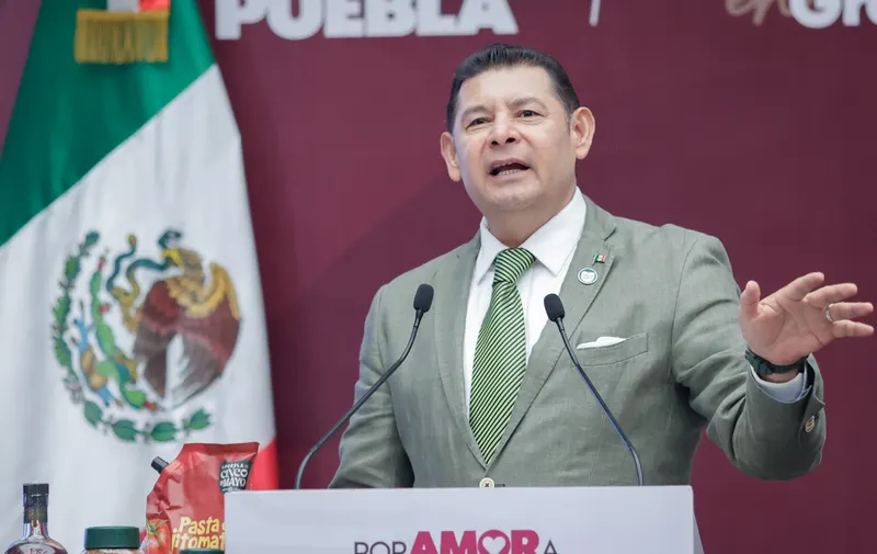 Puebla tendrá fábrica estatal de placas de circuito impreso en 2027: Armenta
