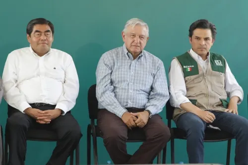 AMLO se compromete en mejorar el servicio de salud