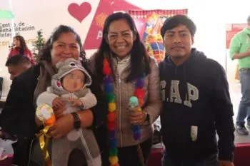 Ariadna Ayala y Reyes Magos entregan alegría y regalos a niños del CRI Atlixco