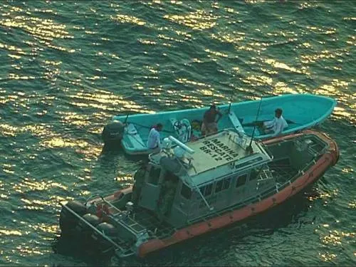 Semar rescata a tres náufragos en Acapulco