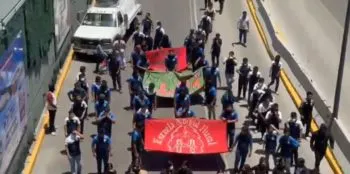 Normalistas marchan en Puebla; generan caos vial y afectaciones en RUTA
