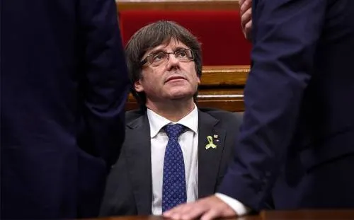Filtran mensajes de Puigdemont en los que reconoce derrota