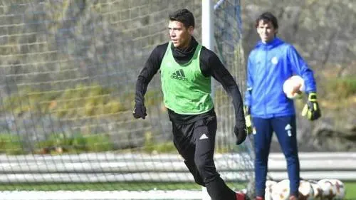 Héctor Moreno podría ser baja varias semanas tras lesionarse en la práctica