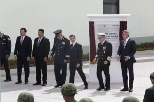 Inaugura Peña Nieto Hospital Regional y Escuela de Sargentos