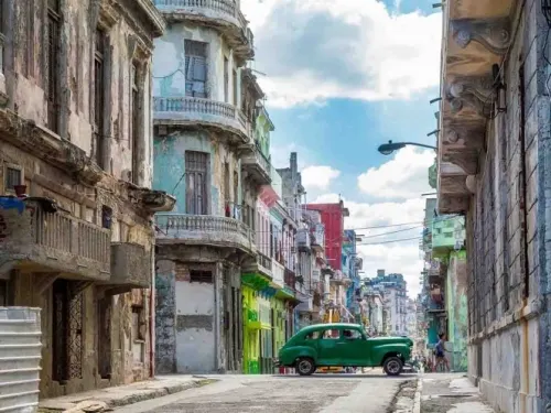 Cuba comienza apertura a turistas tras meses de coronavirus