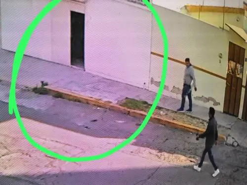 Alertan que delincuentes cazan a sus víctimas afuera de sus hogares