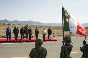 En marcha más de 4 mil obras carreteras en el país, destaca Peña Nieto