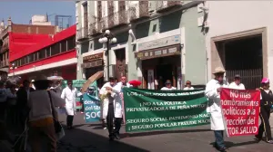 Trabajadores de la salud van contra la privatización de servicios