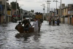 Lluvia provoca daños y deslave en Tultitlán